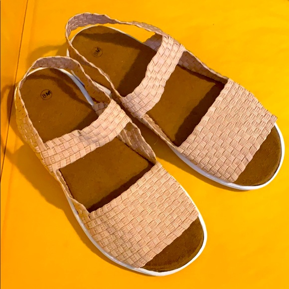 new size 8 women’s Bernie Mev sandals - Picture 2 of 12